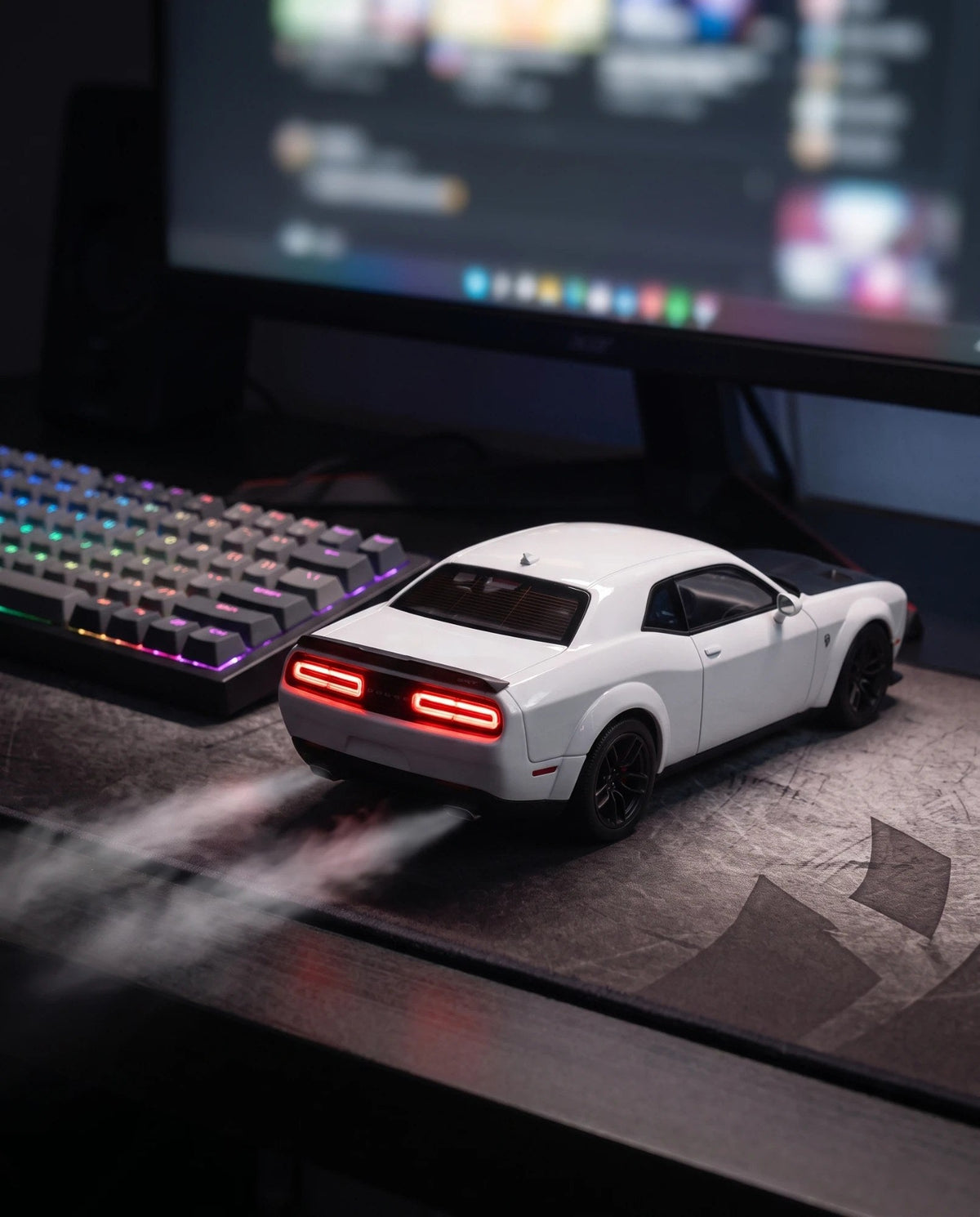 Dodge Challenger SRT Diffuser: Exhaust-Mist Humidifier with Working Lights